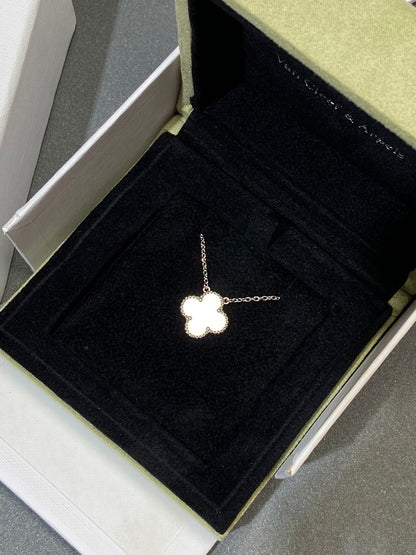 [Triumph Jewelry]CLOVER MEDIUM SILVER WHITE MOP NECKLACE