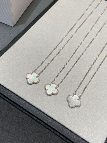 [Triumph Jewelry]CLOVER MEDIUM SILVER WHITE MOP NECKLACE