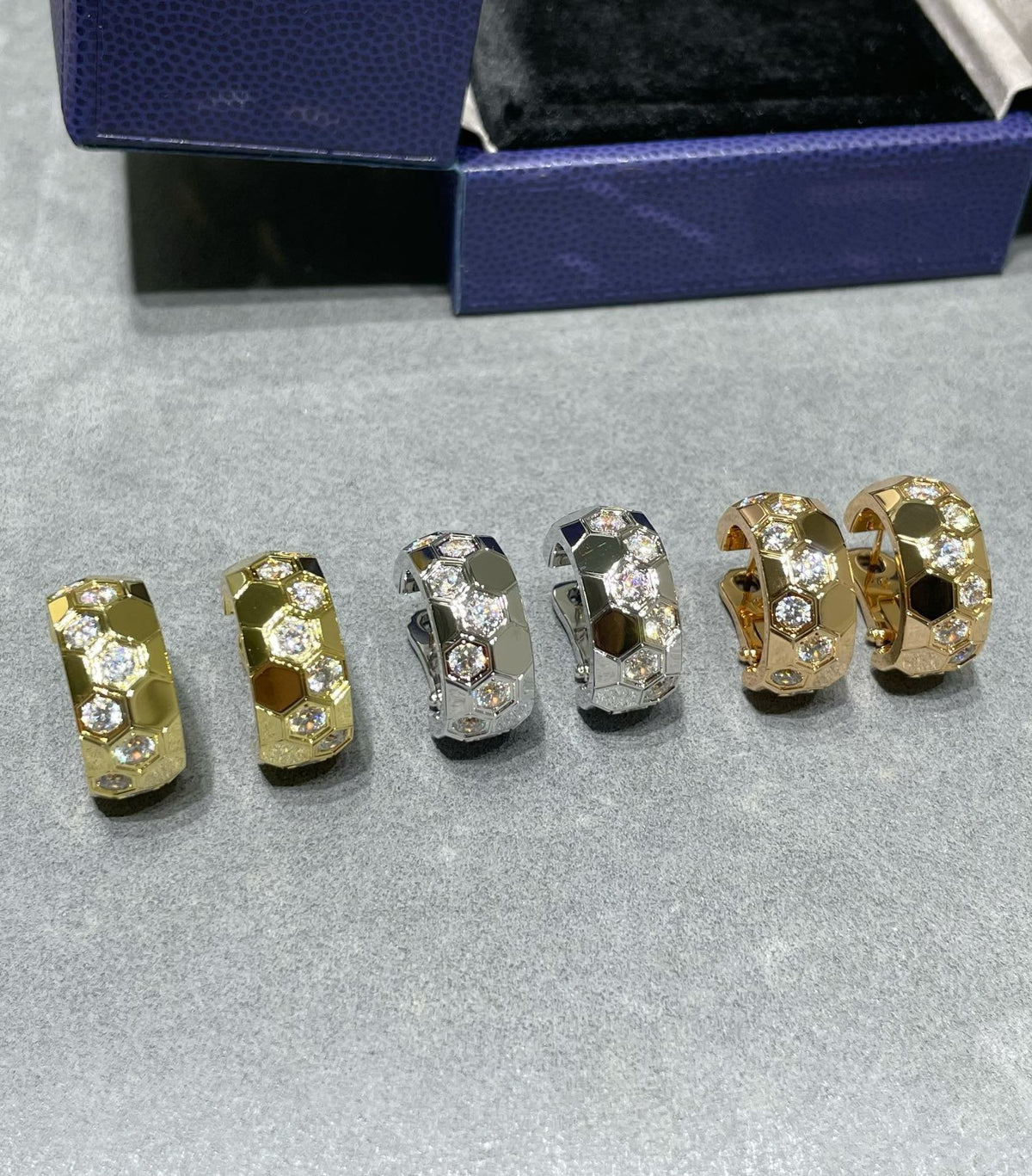 [Triumph Jewelry]BEE LOVE DIAMOND HOOP EARRINGS