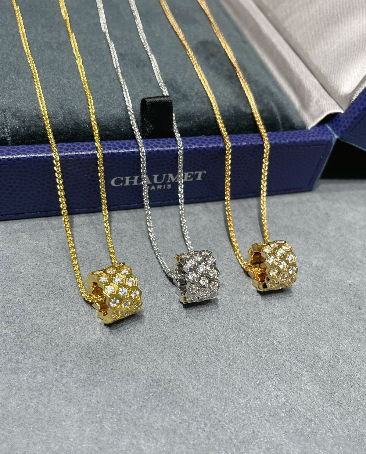 [Triumph Jewelry]BEE LOVE DIAMOND PAVED 3 ROW NECKLACE