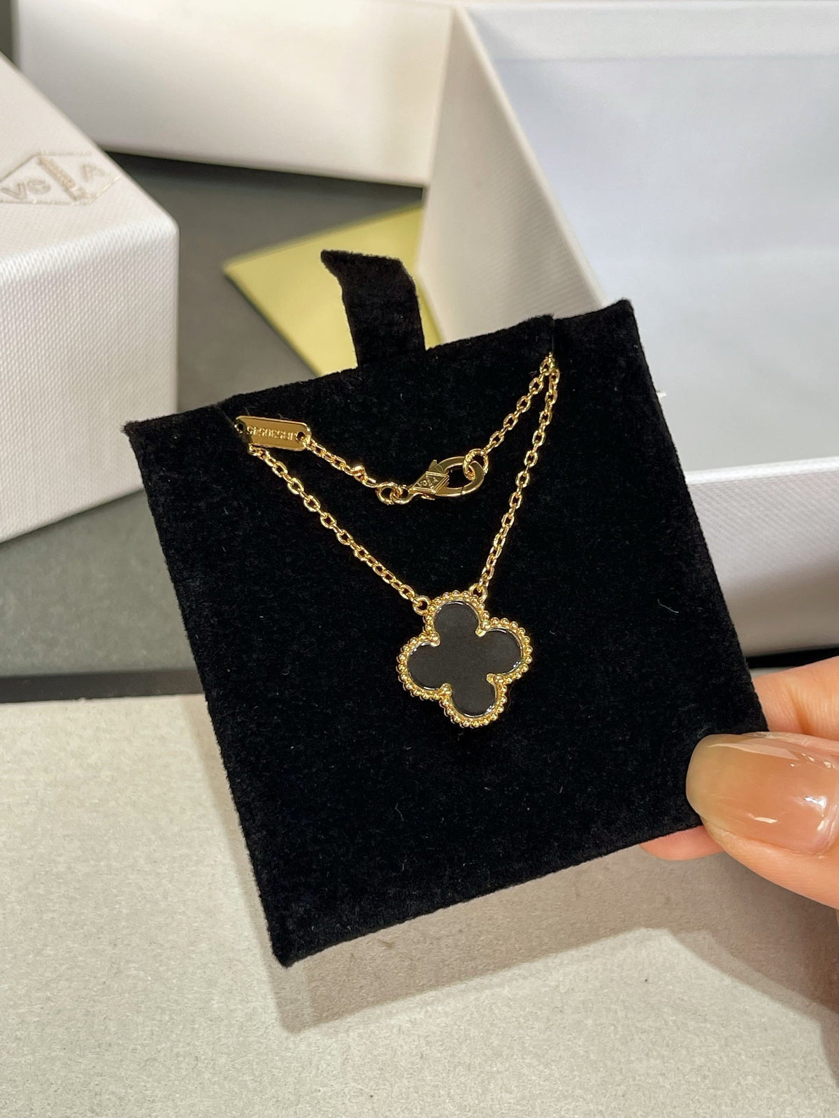 [Triumph Jewelry]CLOVER ROCK CRYSTAL ROSE GOLD NECKLACE