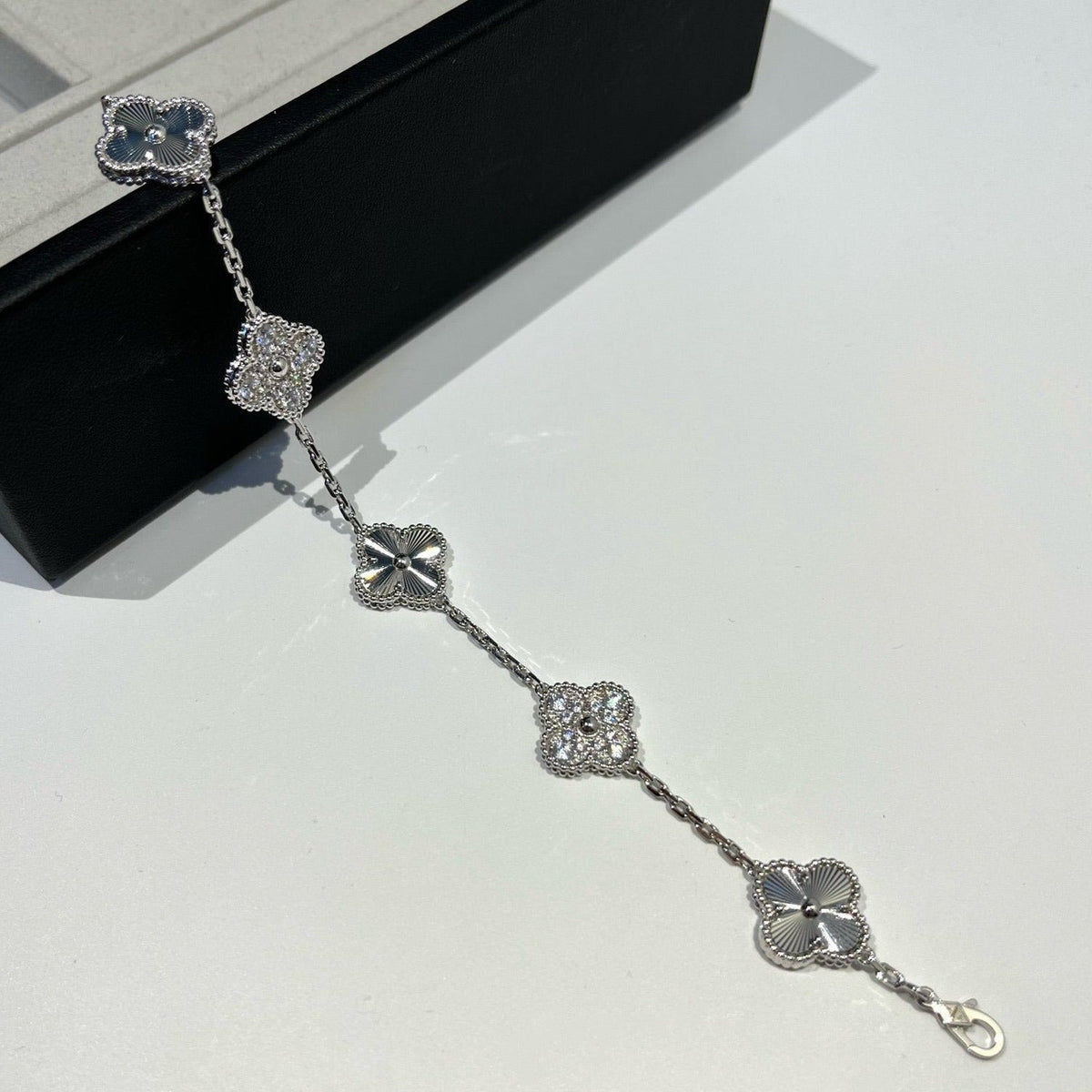 [Triumph Jewelry] CLOVER 5 MOTIF LASER BRACELET COLLECTION