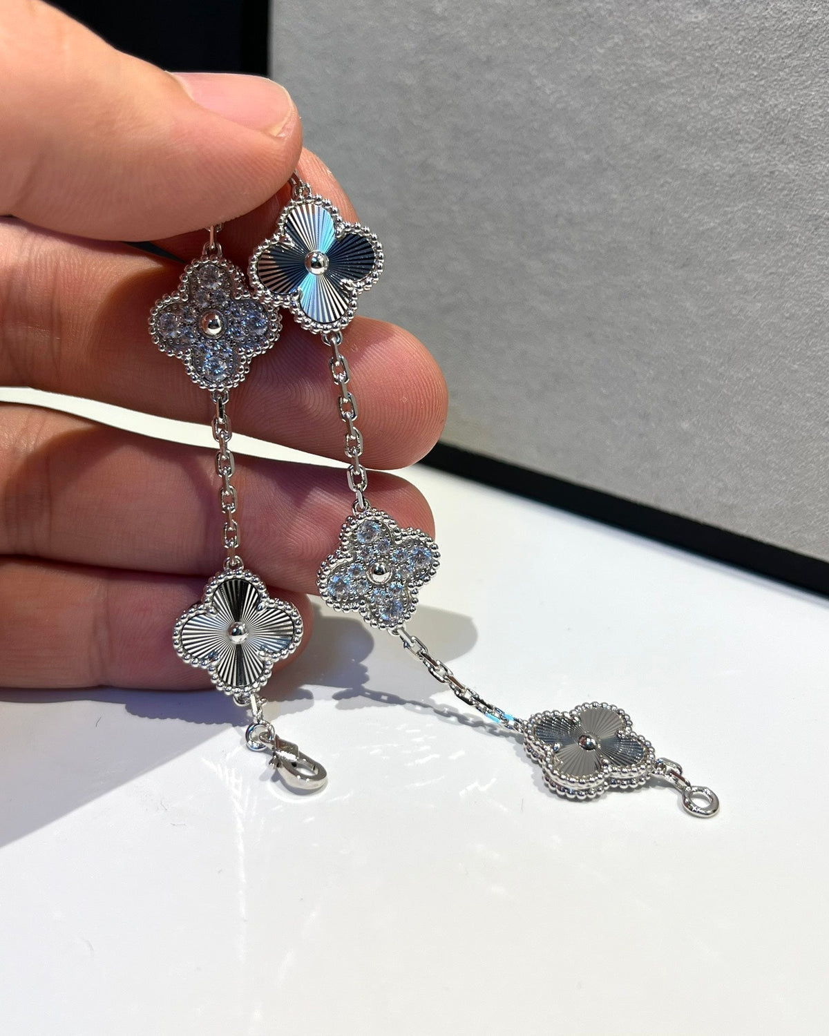 [Triumph Jewelry] CLOVER 5 MOTIF LASER BRACELET COLLECTION