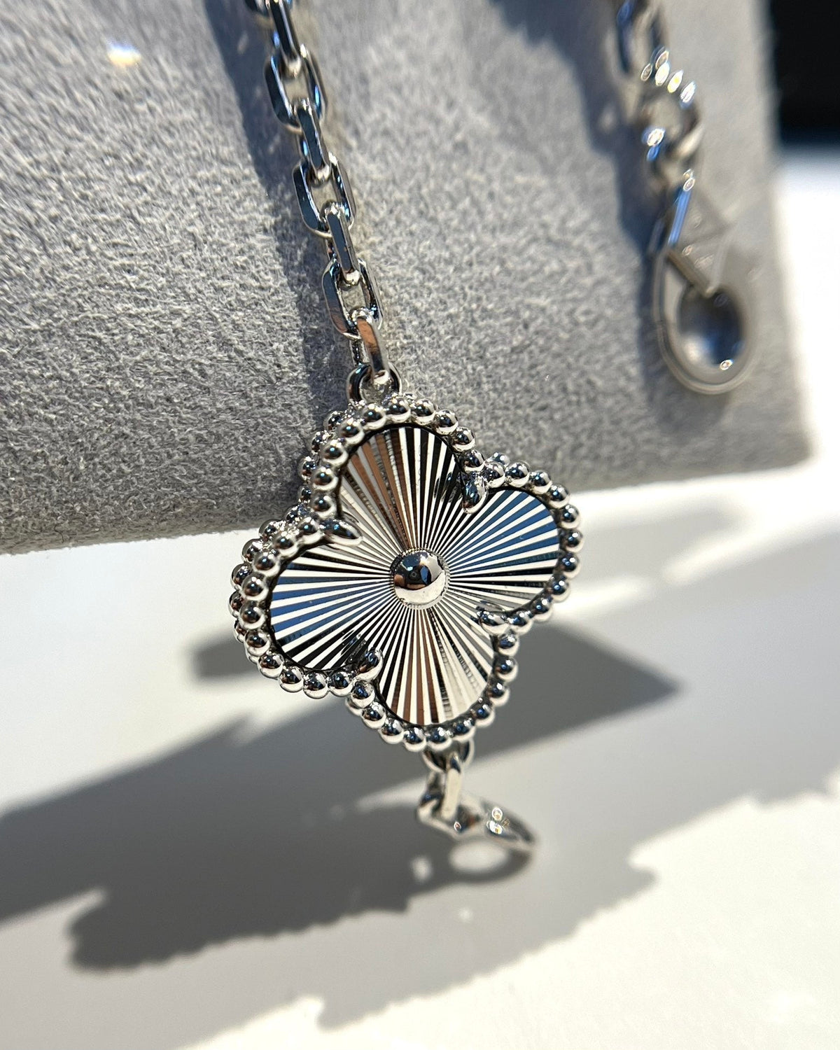 [Triumph Jewelry] CLOVER 5 MOTIF LASER BRACELET COLLECTION