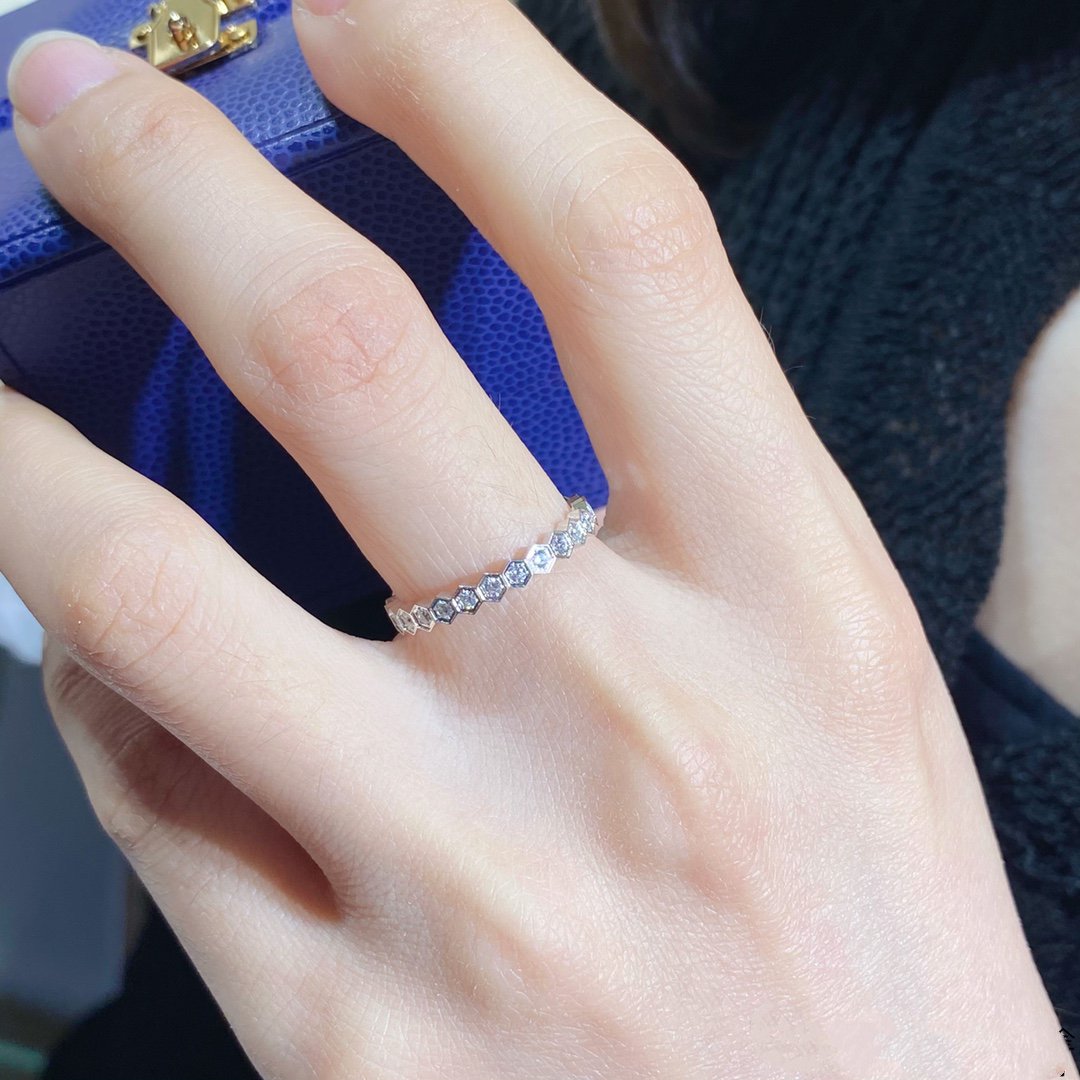 [Triumph Jewelry]BEE LOVE DIAMOND PAVED SMALL RING