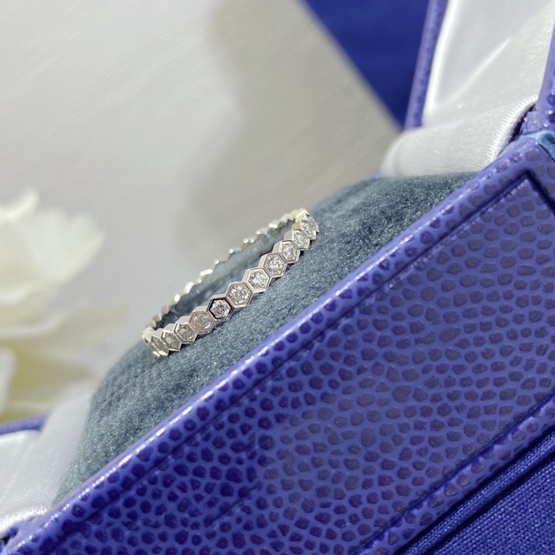 [Triumph Jewelry]BEE LOVE DIAMOND PAVED SMALL RING