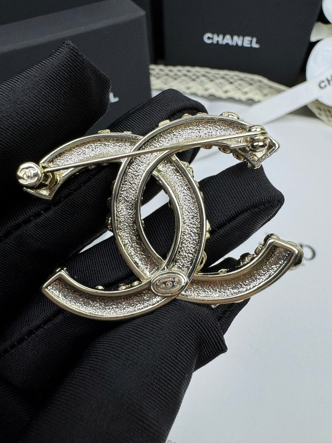 [Triumph Jewelry]26C Pink-White Enamel Ice Cream Cone Double C Brooch