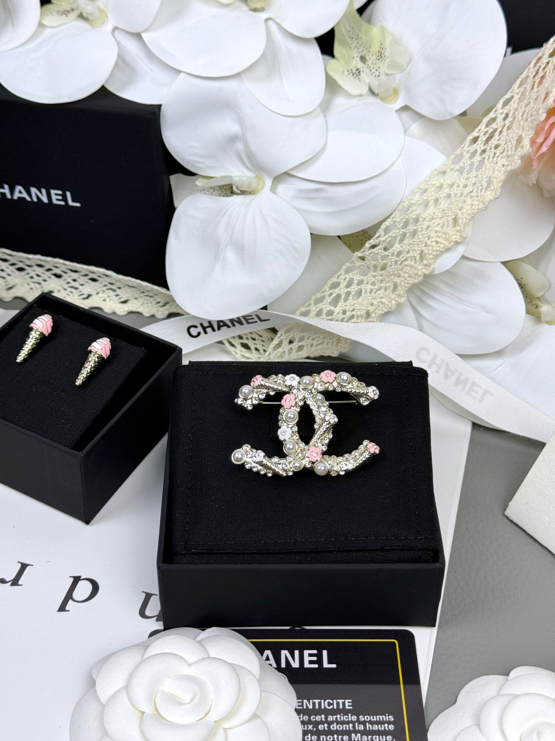 [Triumph Jewelry]26C Pink-White Enamel Ice Cream Cone Double C Brooch