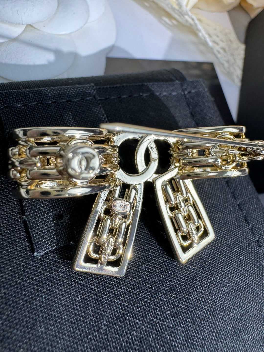 [Triumph Jewelry]25K Hollow Bow Brooch