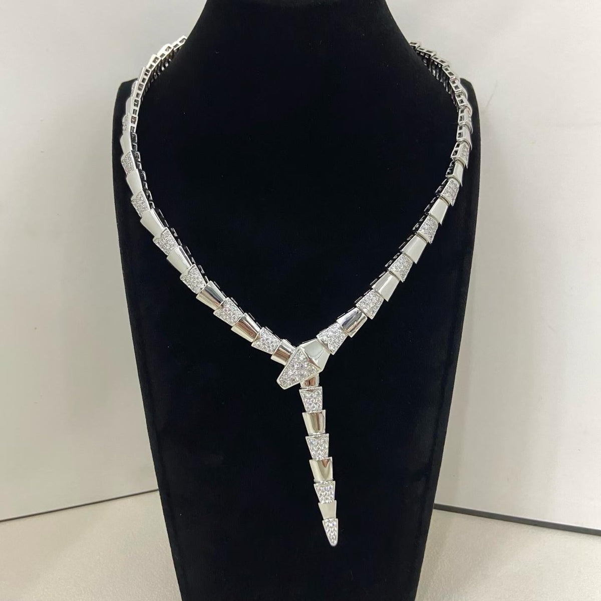 [Triumph Jewelry]NEW WIDE BAND INLAID DIAMOND SNAKE NECKLACE