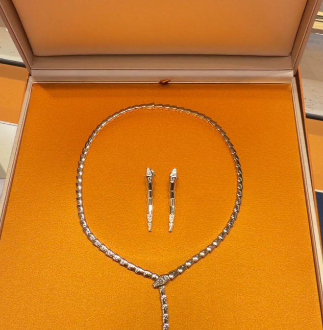 [Triumph Jewelry]NEW！SERPENT DIAMOND NECKLACE
