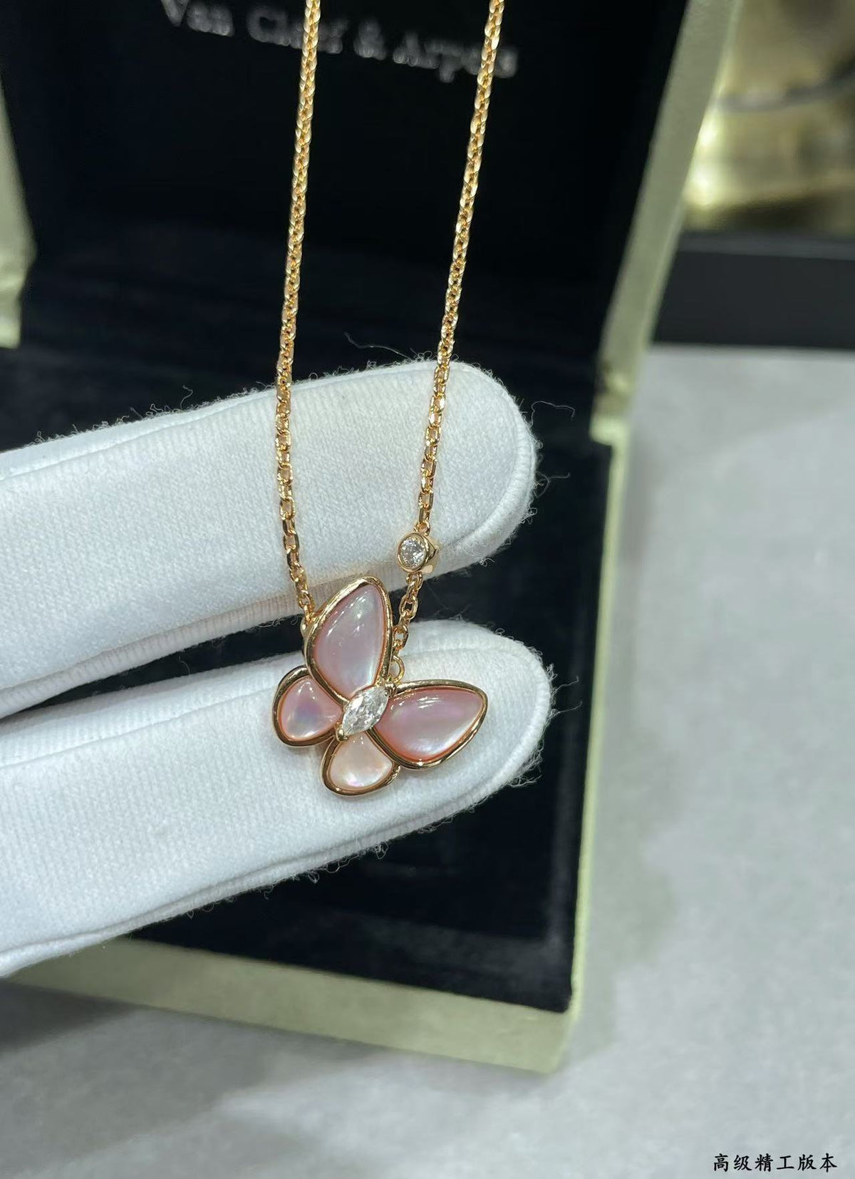 [Triumph Jewelry]BUTTERFLY PINK MOTHER-OF-PEARL DIAMOND NECKLACE