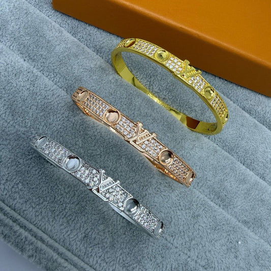 [Triumph JewelryPAVE DIAMOND BANGLE