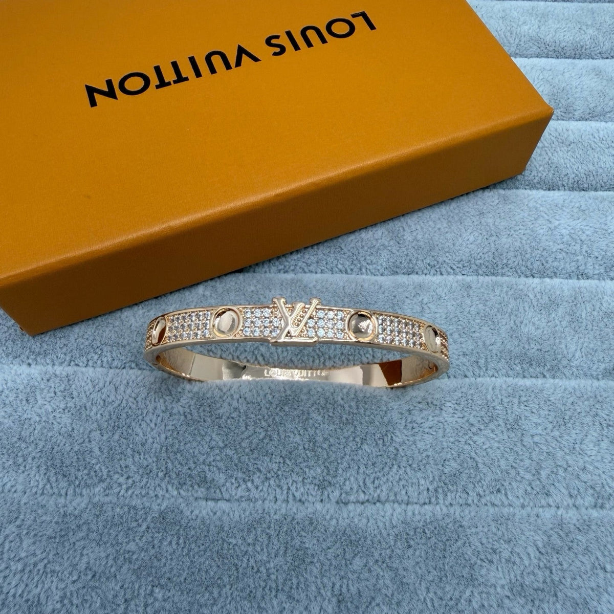 [Triumph JewelryPAVE DIAMOND BANGLE