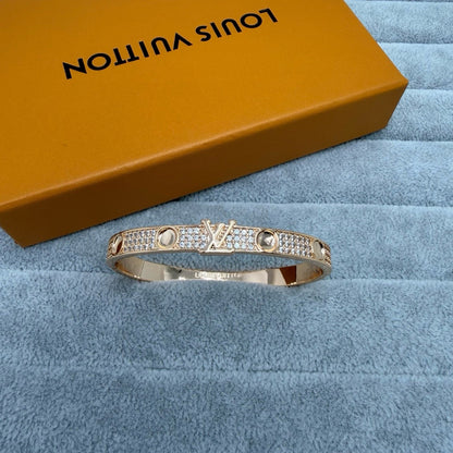 [Triumph JewelryPAVE DIAMOND BANGLE