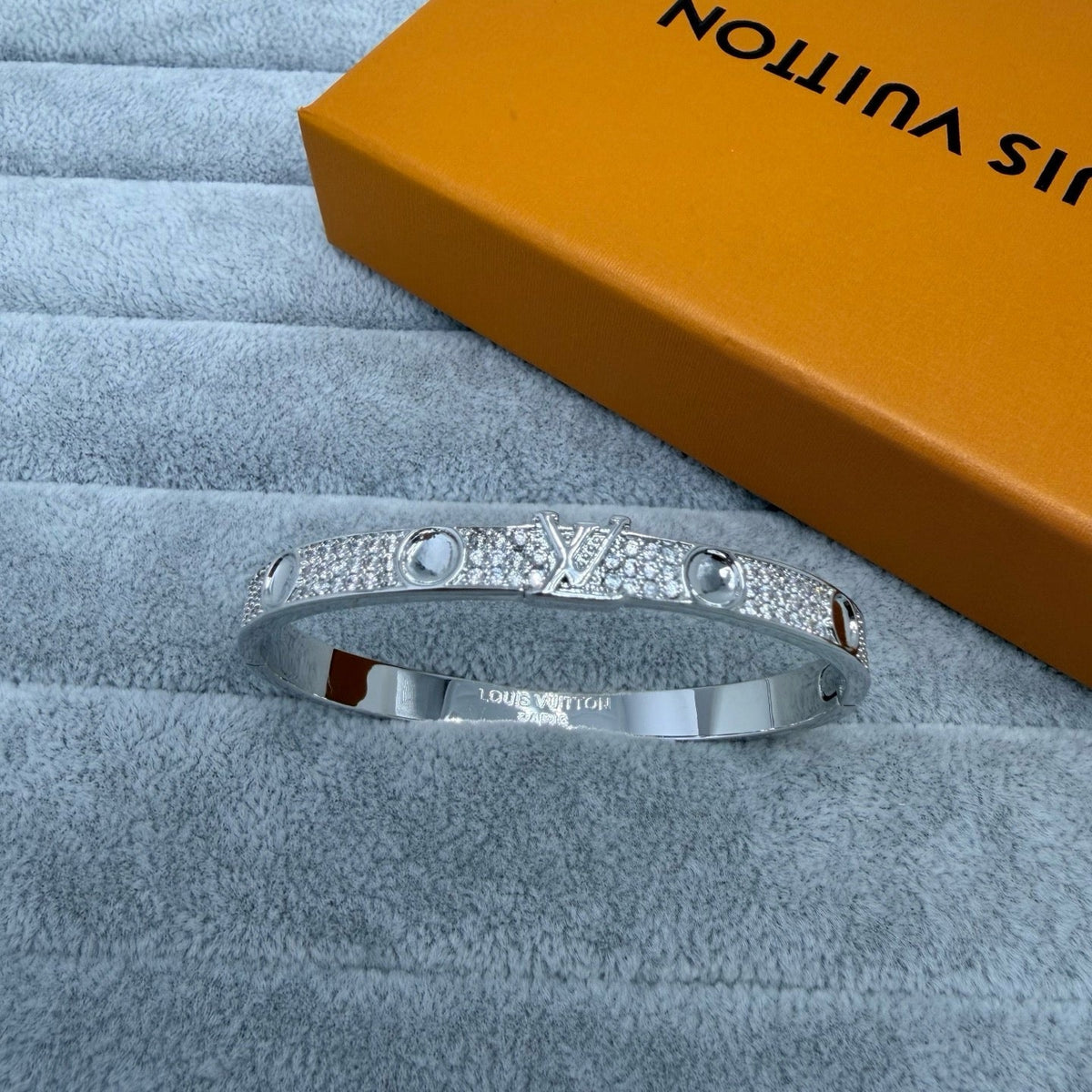 [Triumph JewelryPAVE DIAMOND BANGLE