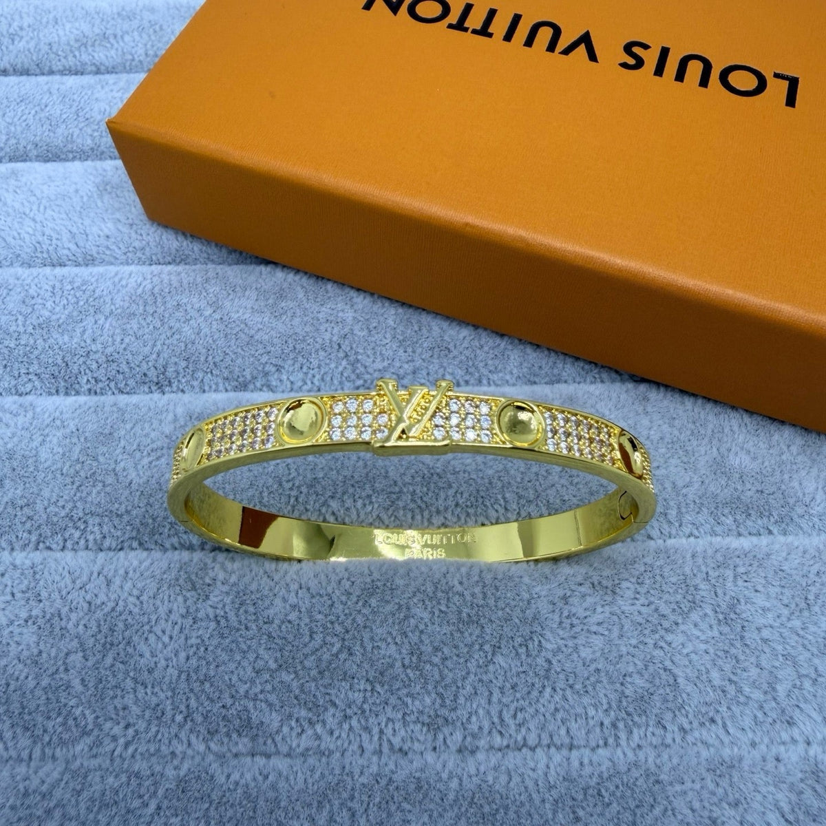 [Triumph JewelryPAVE DIAMOND BANGLE