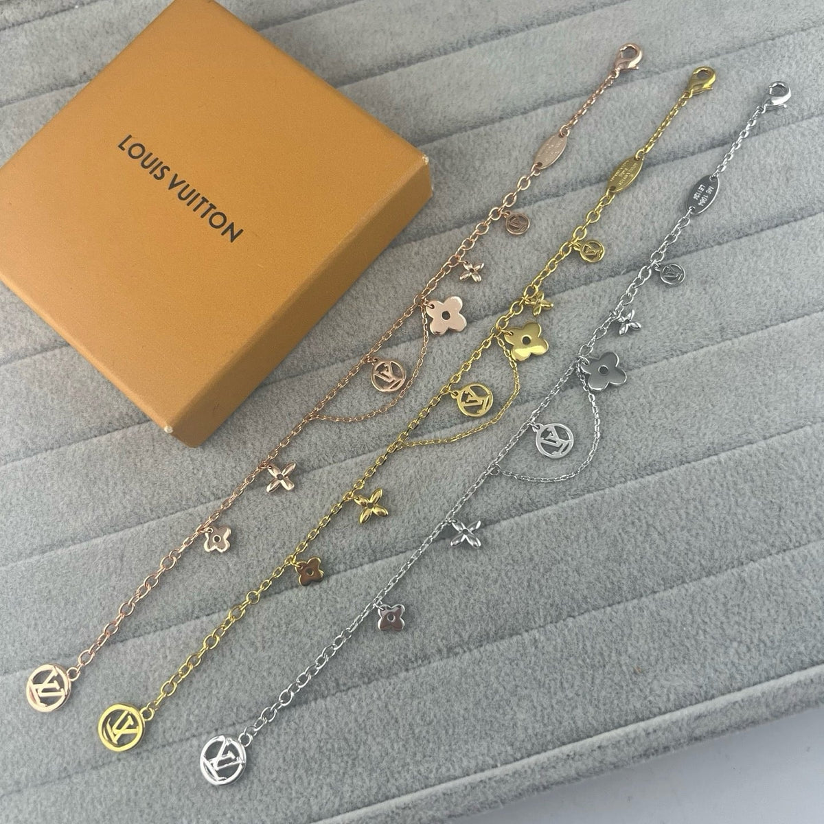 [Triumph Jewelry]SMOOTH MULTI FLOWER BRACELET