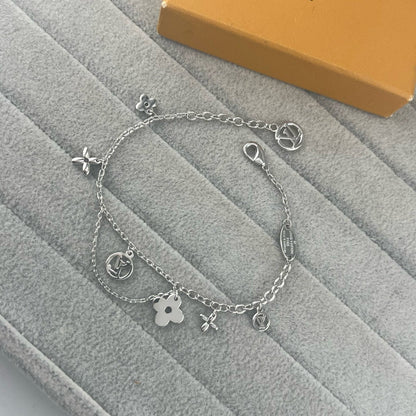 [Triumph Jewelry]SMOOTH MULTI FLOWER BRACELET
