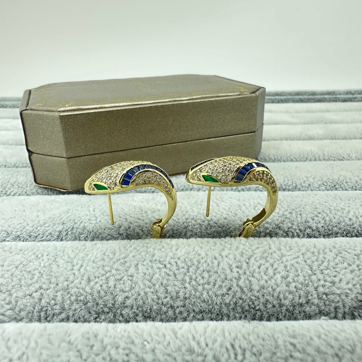 [Triumph Jewelry]FULL STONE TWO-TONE SNAKE EARRING STUDS