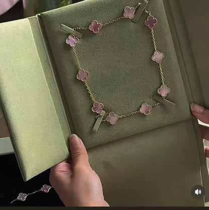 [Triumph Jewelry Jewellery] Pink Necklace with Ten Clover Designs
