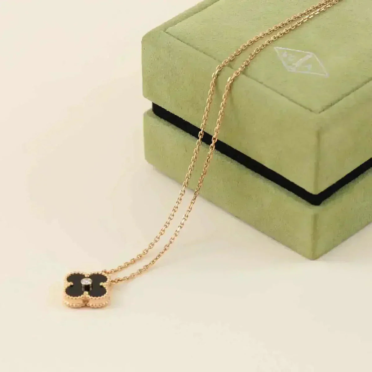 [Triumph Jewelry]CLOVER 15MM DIAMOND ONYX NECKLACE
