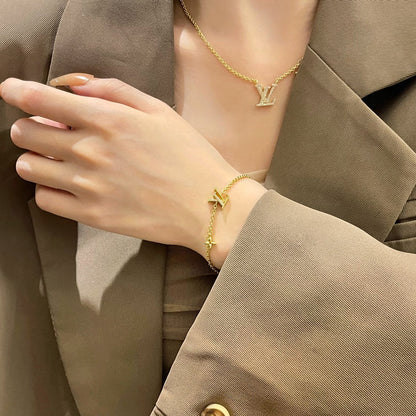 [Triumph Jewelry]LOGO STAR MOTIF GOLD BRACELET