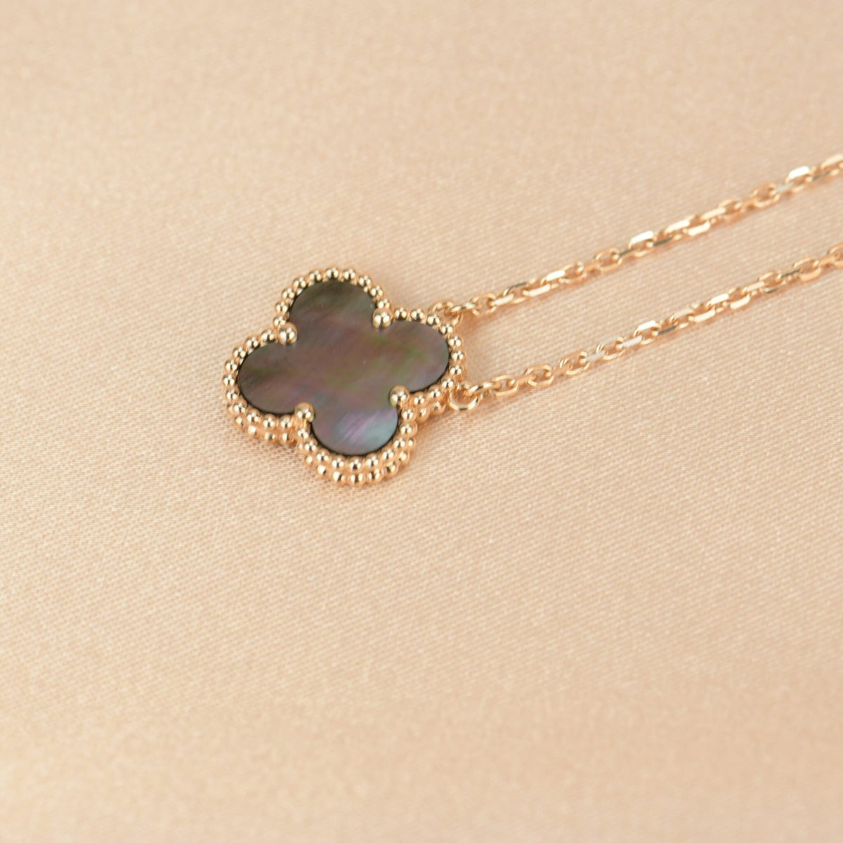 [Triumph Jewelry]CLOVER 15MM  GRAY MOTHER OF PEARL NECKLACE