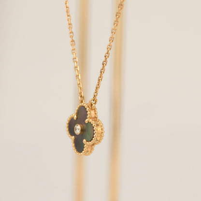 [Triumph Jewelry]CLOVER 15MM DIAMOND AND MOTHER-OF-GREY NECKLACE