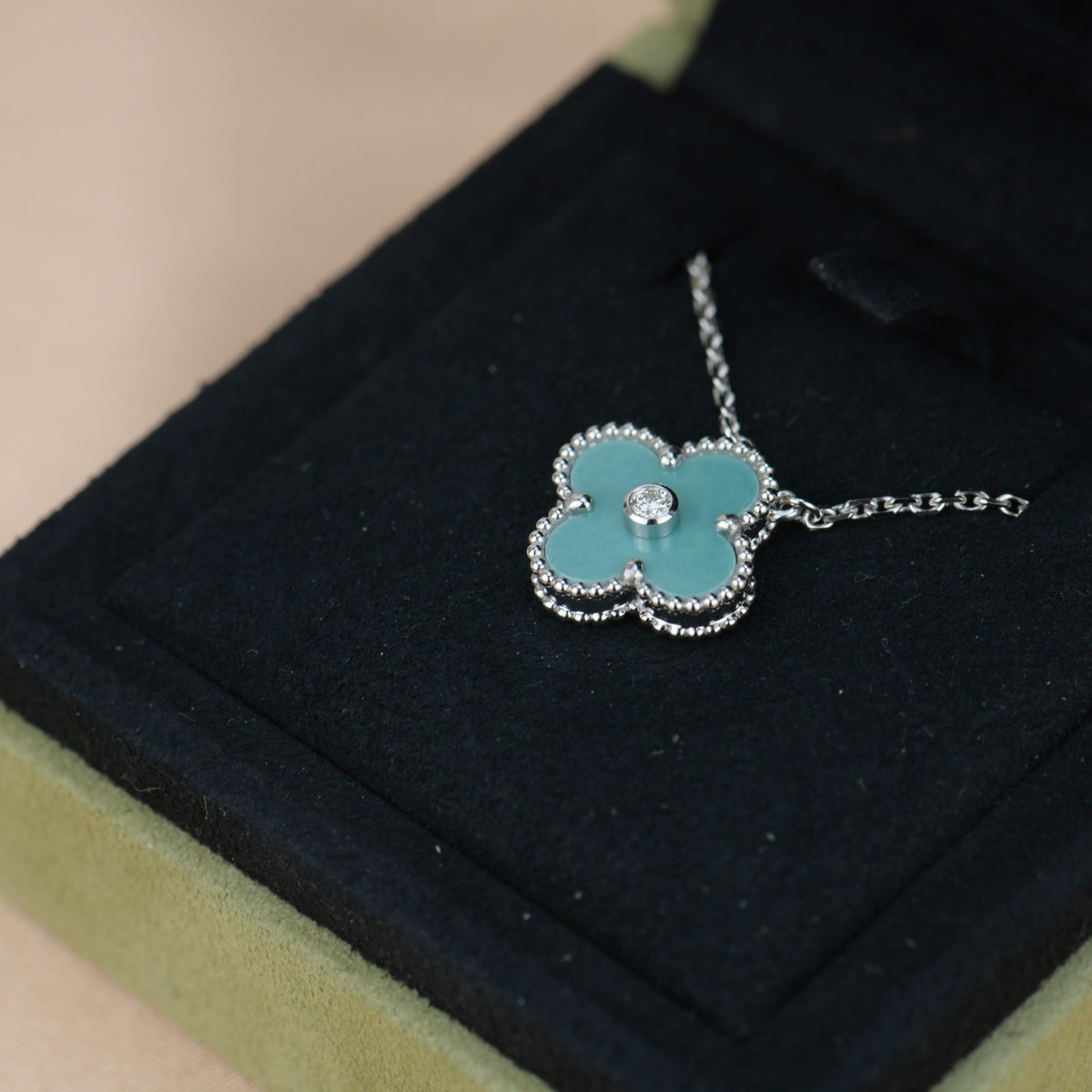 [Triumph Jewelry]CLOVER 15MM DIAMOND SVRES PORCELAIN  NECKLACE SILVER