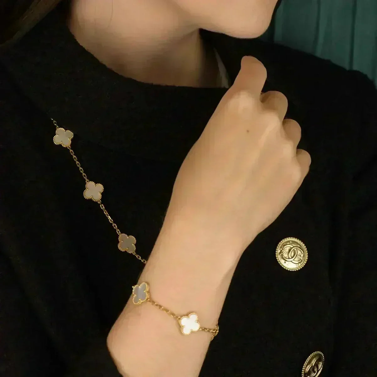 [Triumph Jewelry]CLOVER WHITE PEARL MOP 5 MOTIF BRACELET COLLECTION