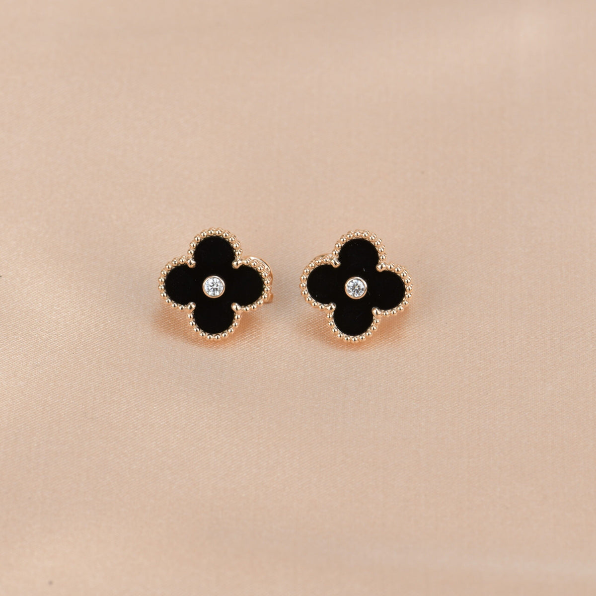 [Triumph Jewelry]CLOVER MEDIUM 1 MOTIFS ONYX DIAMOND EARRINGS