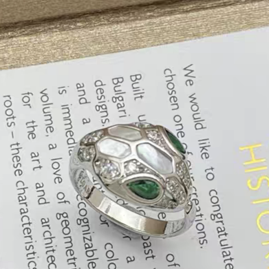 [Triumph Jewelry]BRAND NEW ASSORTED SNAKE HEAD MOTHER OF PEARL RINGS