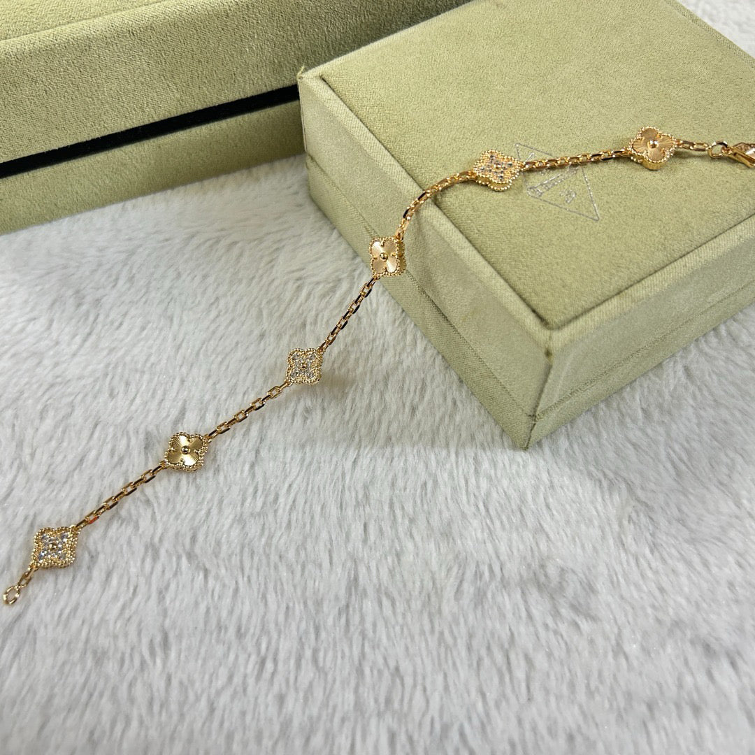 [Triumph Jewelry]CLOVER 6 MOTIF DIAMOND LASER BRACELET