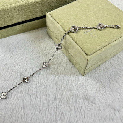 [Triumph Jewelry]CLOVER 6 MOTIF DIAMOND BRACELET