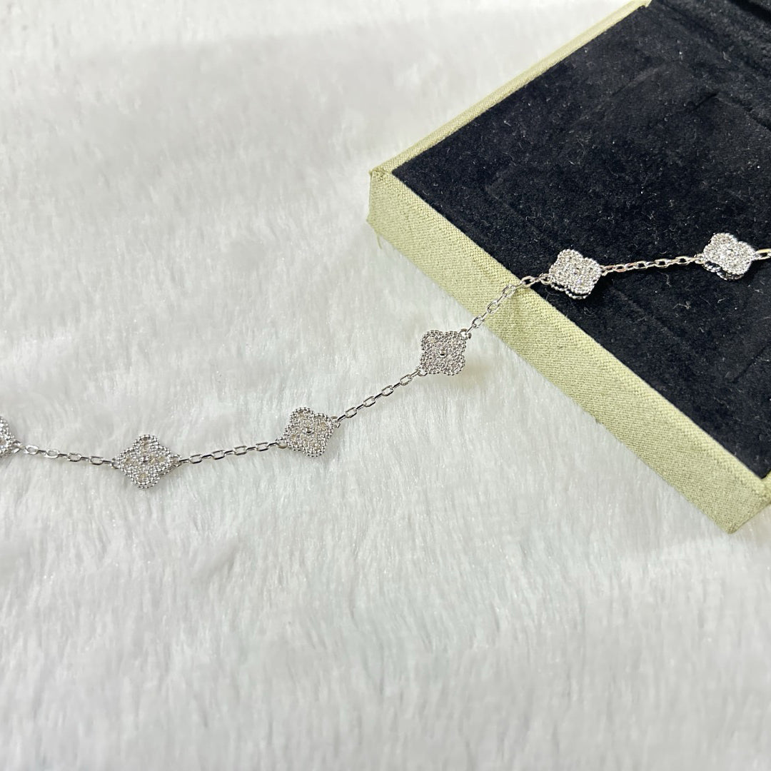 [Triumph Jewelry]CLOVER 6 MOTIF DIAMOND BRACELET