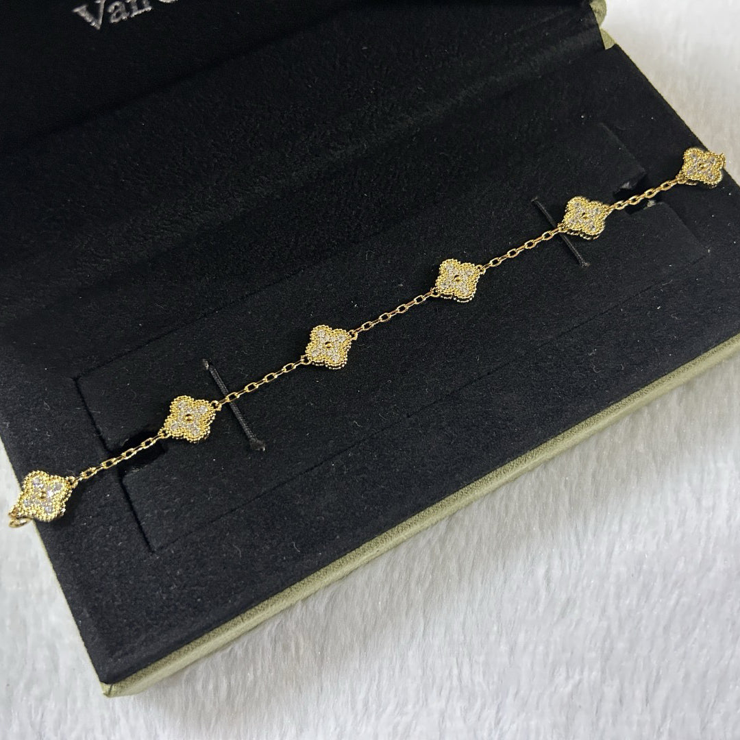 [Triumph Jewelry]CLOVER 6 MOTIF DIAMOND BRACELET
