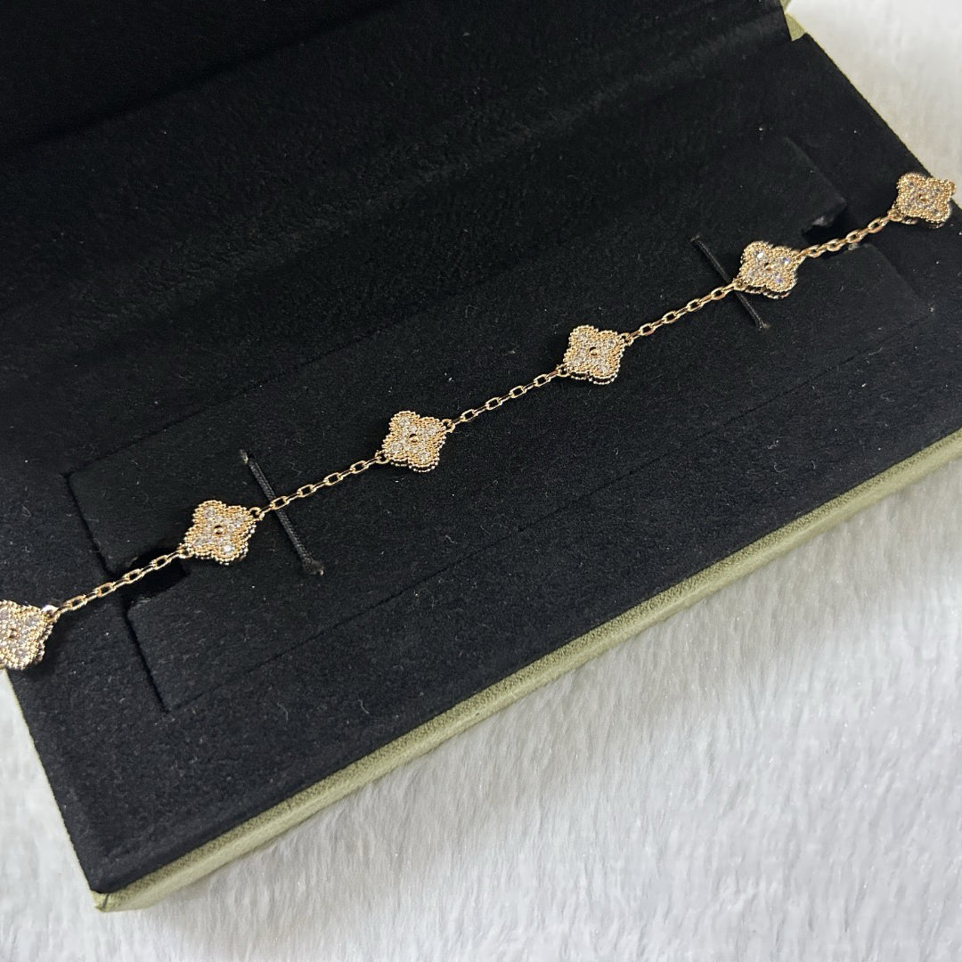 [Triumph Jewelry]CLOVER 6 MOTIF DIAMOND BRACELET