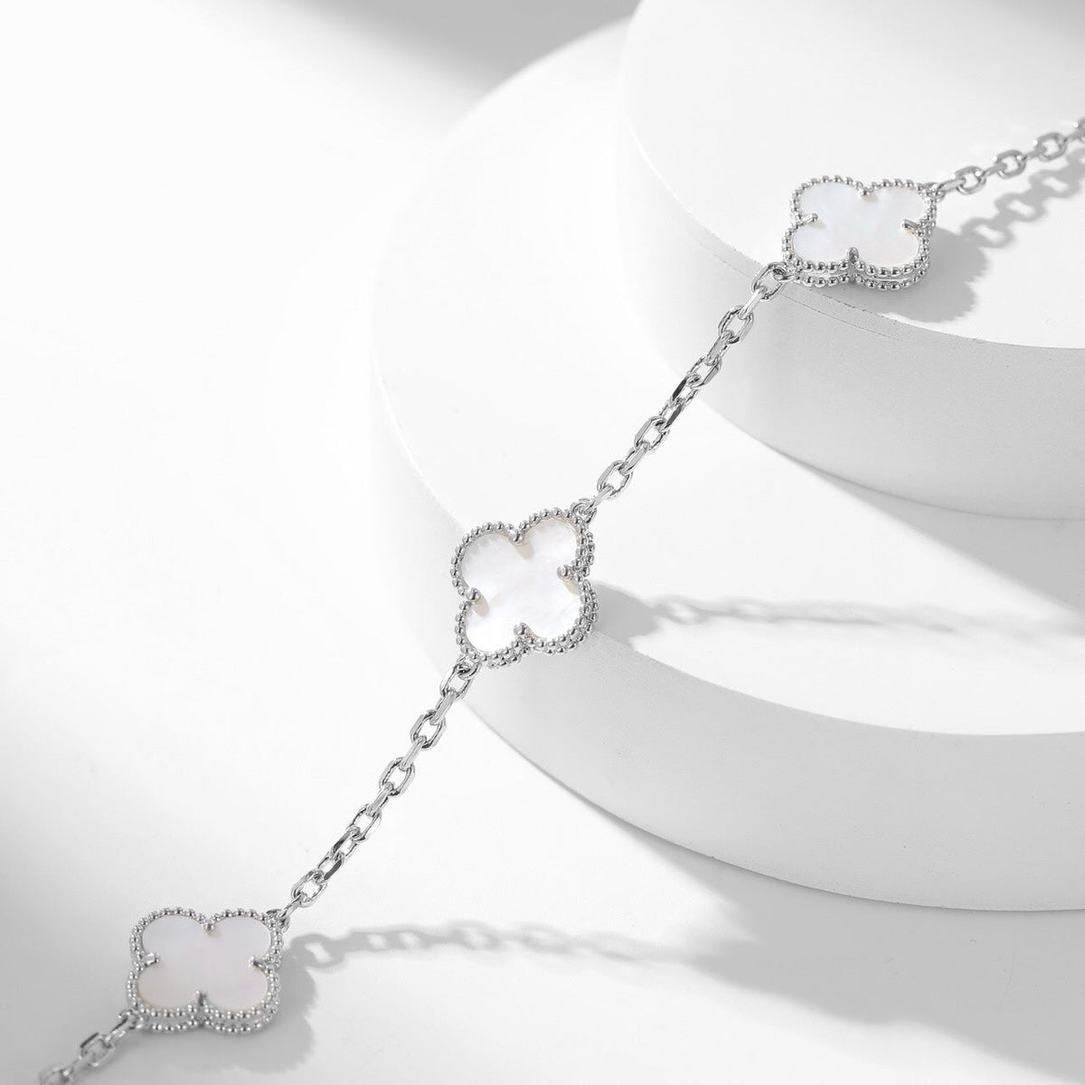 [Triumph Jewelry]CLOVER 10 MOTIFS WHITE MOTHER OF PEARL NECKLACE