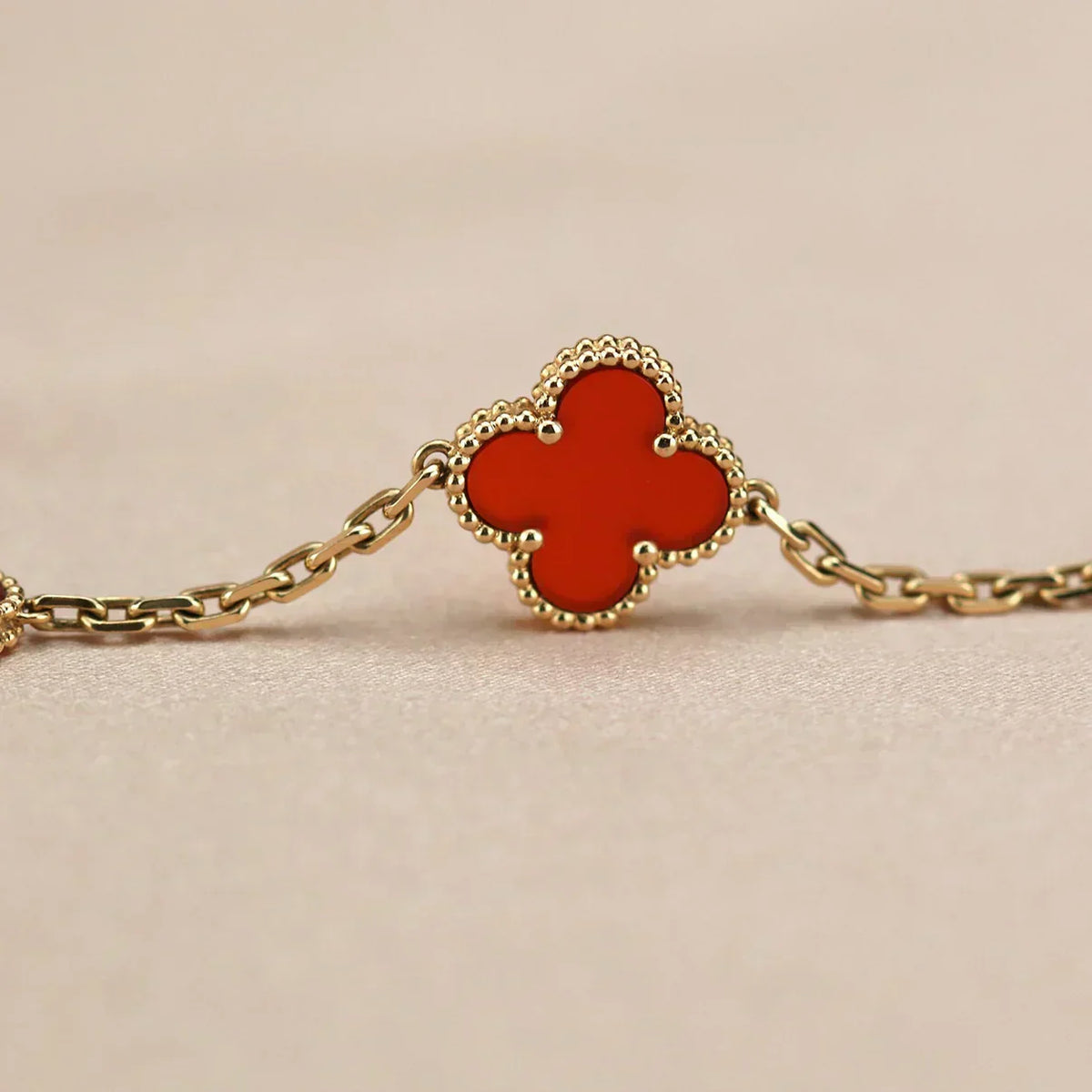 [Triumph Jewelry] CLOVER 5 MOTIF RED CORNELIAN BRACELET COLLECTION