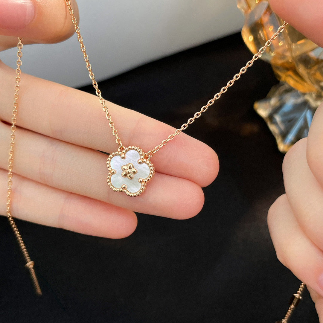 [Triumph Jewelry]LUCKY  WHITE MOP  PLUM BLOSSOM NECKLACE