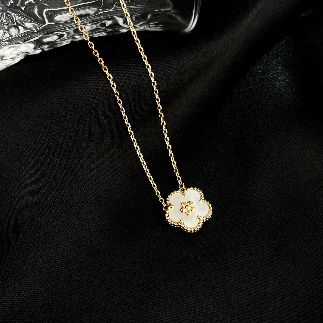 [Triumph Jewelry]LUCKY  WHITE MOP  PLUM BLOSSOM NECKLACE