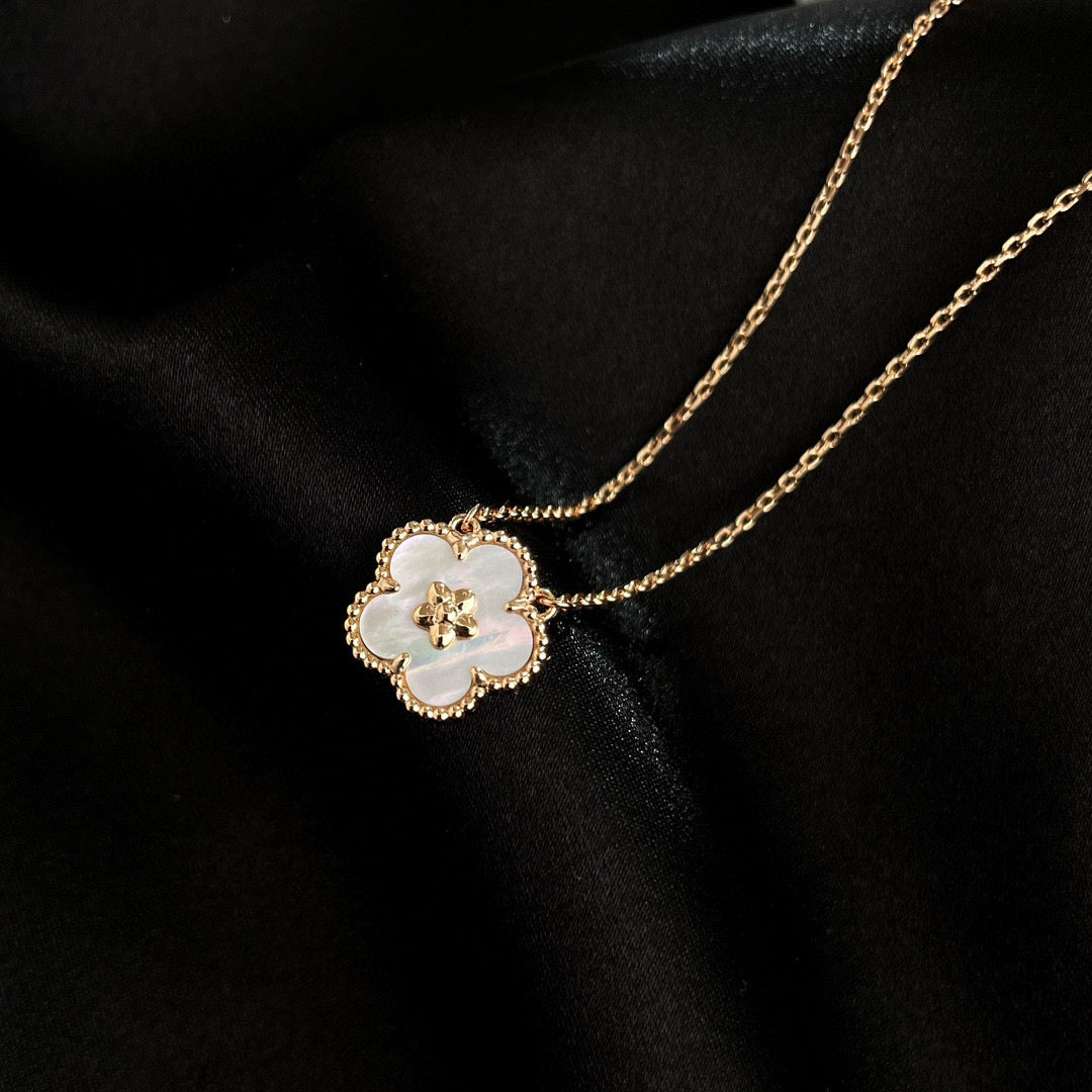 [Triumph Jewelry]LUCKY  WHITE MOP  PLUM BLOSSOM NECKLACE