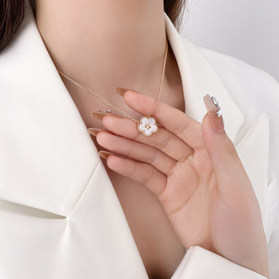 [Triumph Jewelry]LUCKY  WHITE MOP  PLUM BLOSSOM NECKLACE