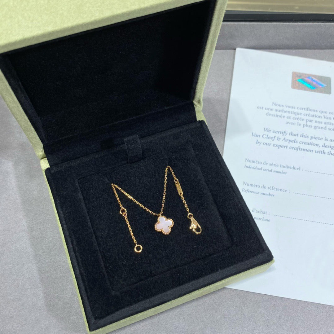 [Triumph Jewelry]CLOVER 15MM PINK MOTHER-OF-PEARL SINGLE FLOWER NECKLACE