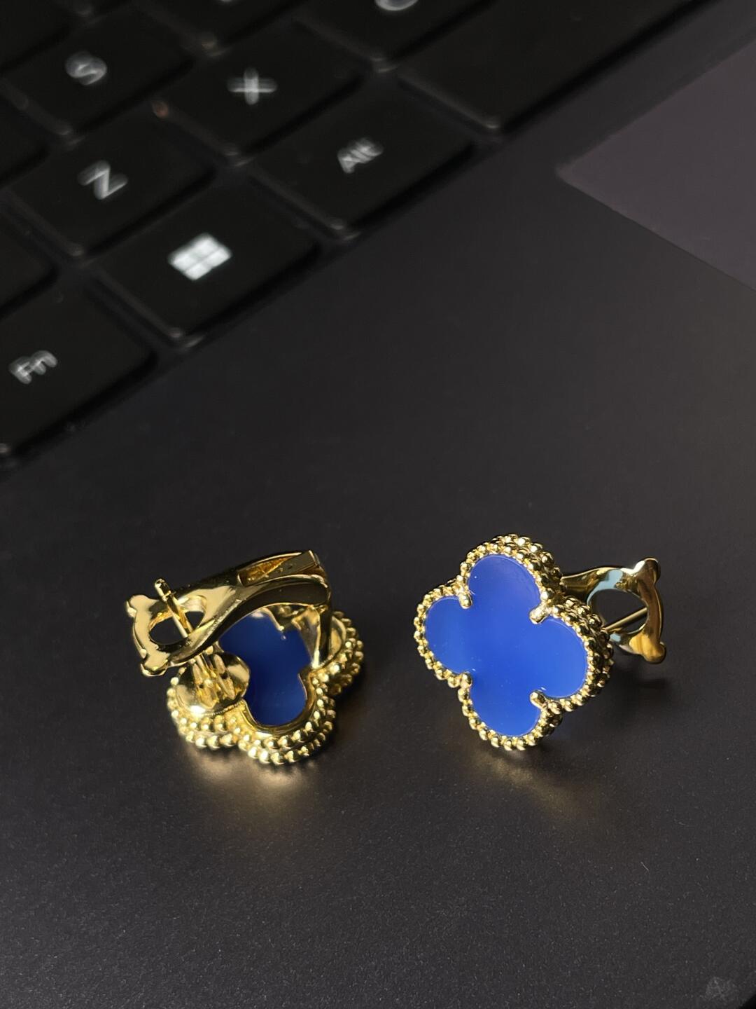 [Triumph Jewelry] CLOVER LARGE (20mm) 1 MOTIFS BLUE MOP STUD EARRINGS