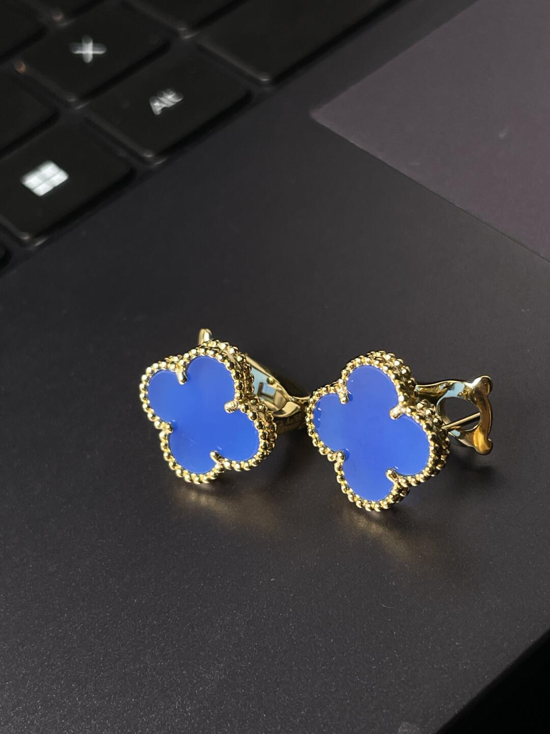 [Triumph Jewelry] CLOVER LARGE (20mm) 1 MOTIFS BLUE MOP STUD EARRINGS