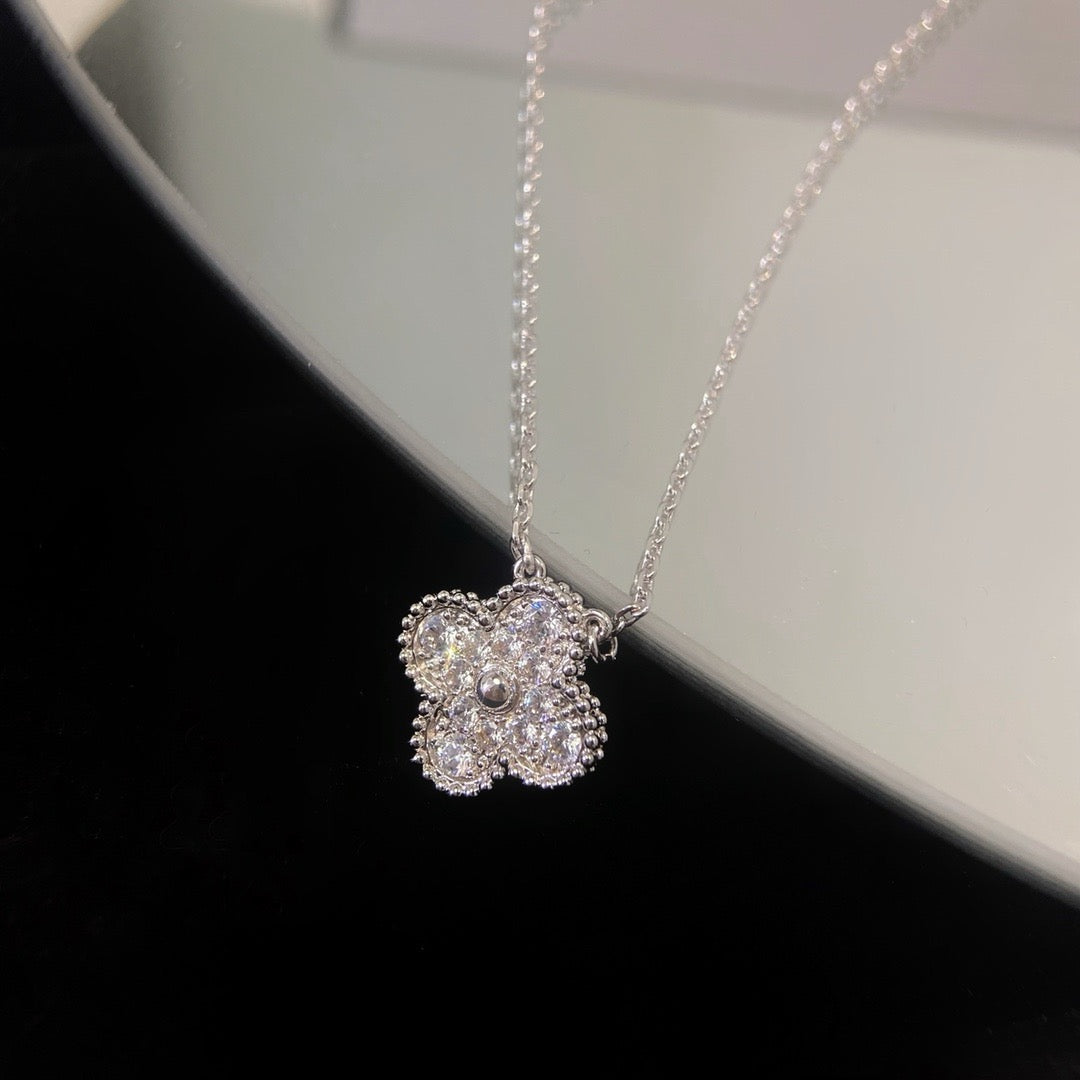 [Triumph Jewelry]CLOVER 15MM DIAMOND SINGLE FLOWER NECKLACE
