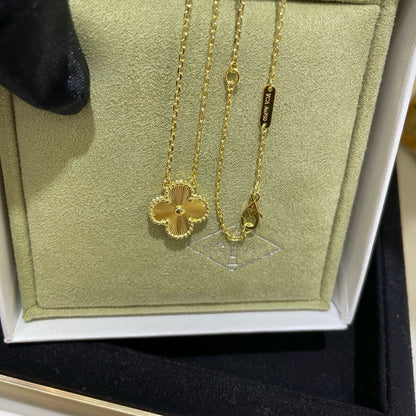 [Triumph Jewelry]CLOVER 15MM LASER NECKLACE