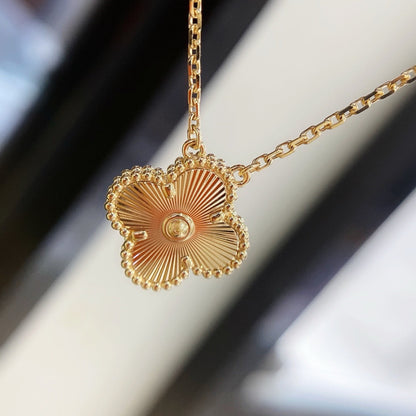 [Triumph Jewelry]CLOVER 15MM LASER NECKLACE